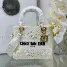 Iconic Bags for a Chic Look - 6861